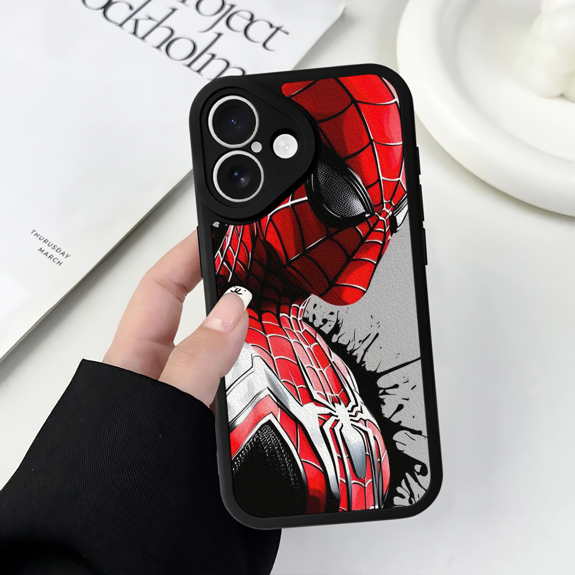 （画像用） Spider Man スパイダーマン 【iPhone 16シリーズ対応】シリコンスマホケース（レザー調） 材質：シリコン